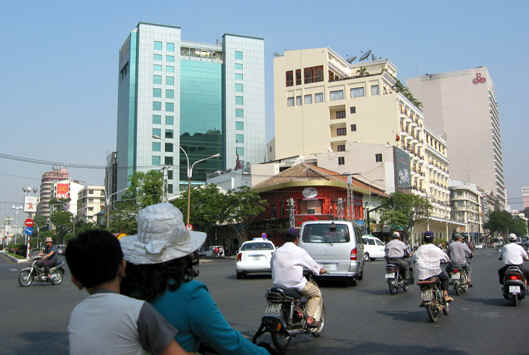  MODERN SKYLINE VIEW FROM CYCLO