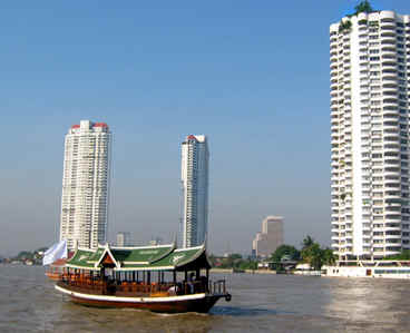 CRUISING ON THE CHAOPHRAYA RIVER