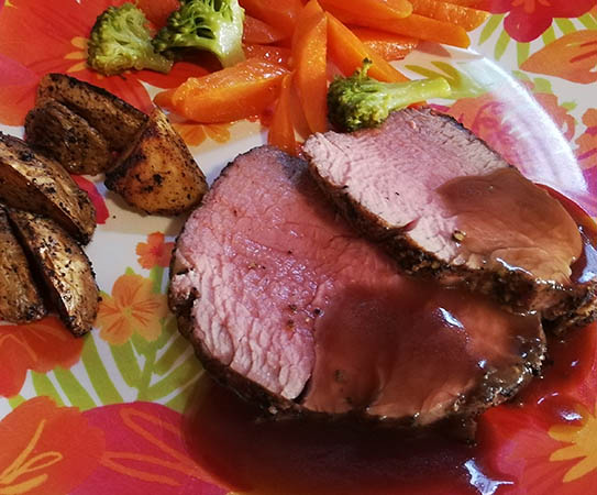 Herbed potatoes, fresh vegetables and filet mignon with red wine sauce