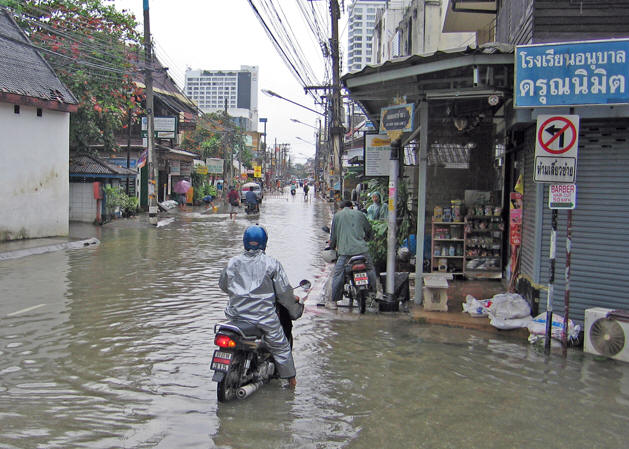 Water is rising, road is disappearing. Chiang Mai Floods, Thailand